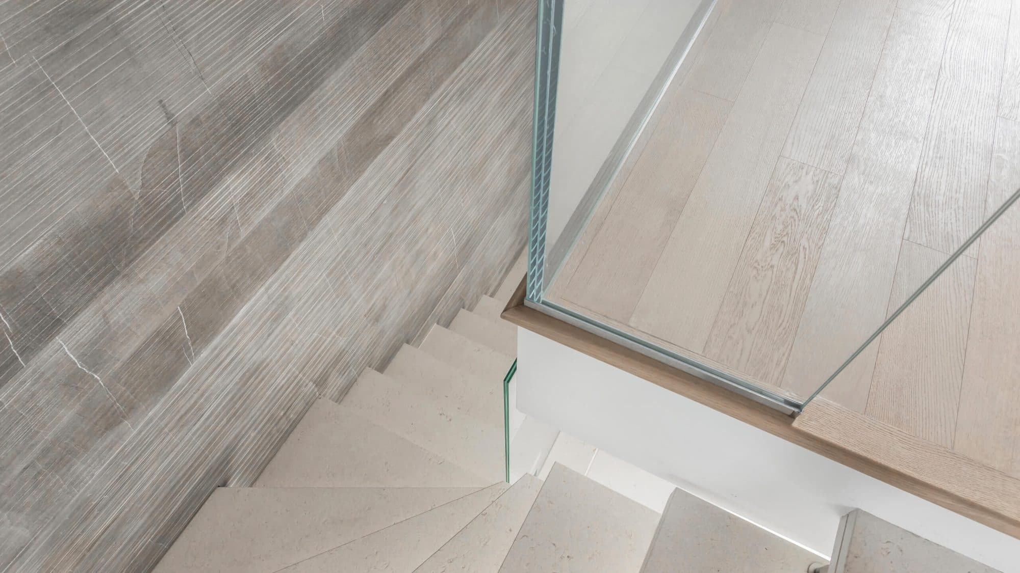 Quartz carpet finish on exterior steps